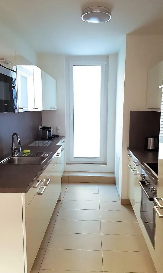 4 Beds And More Vienna Apartments - Contactless Check-In 0*,  Ausztria