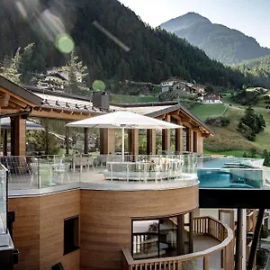 ***** Hotel - Alpine . Luxury . Life Austria